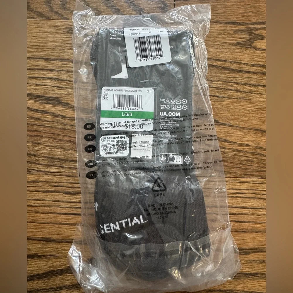 Under Armour Women's Black Essential 3-Pack Mid Crew Socks, Large—NWT